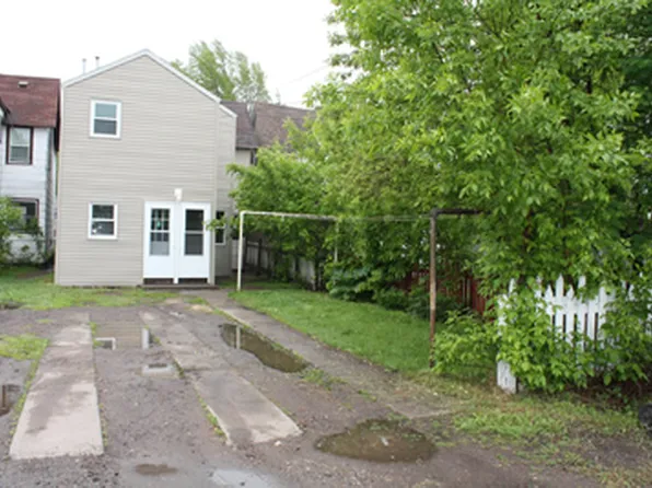 3 bed, 1.0 bath, 580 sqft, $1,150, 1208 Grand Ave #1/2, Superior, WI 54880