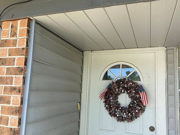 2nd image of 602 W Karnes Dr