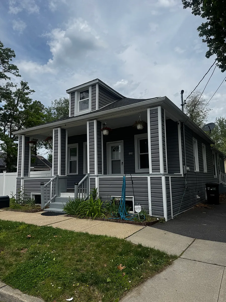 Building Photo - 124 Field Ave