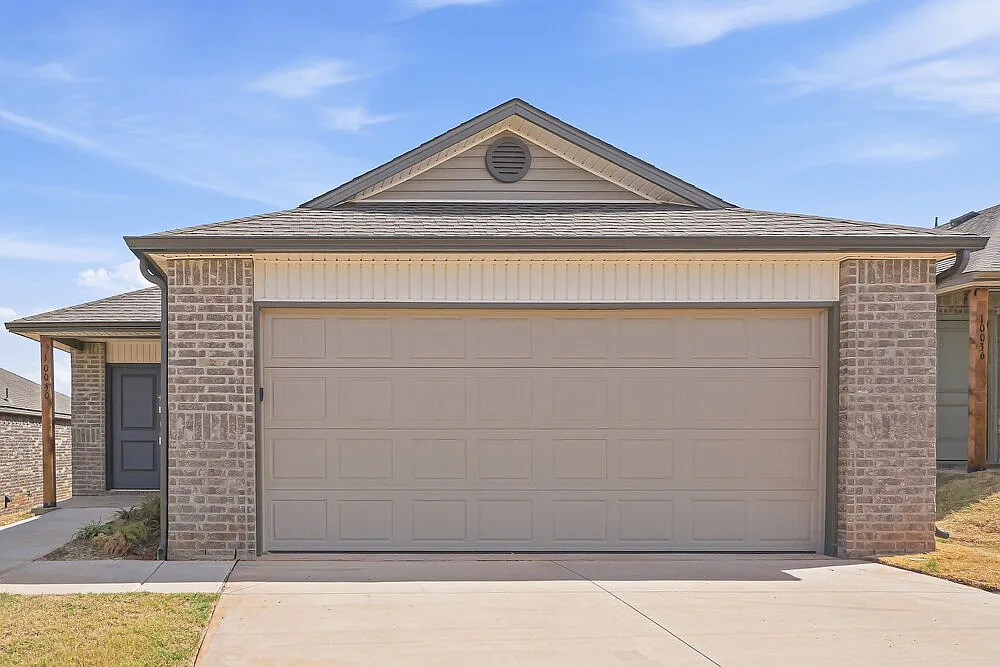 3 bed, 2.0 bath, 1402 sqft, $1,615 — Photo 1