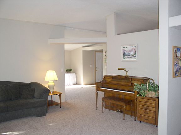 New carpet throughout