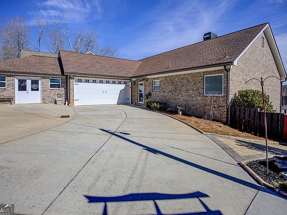 5th image of 921 Yancey Rd