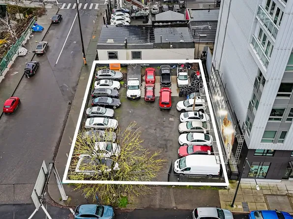 240 NE M L King Blvd, Portland, OR 97232