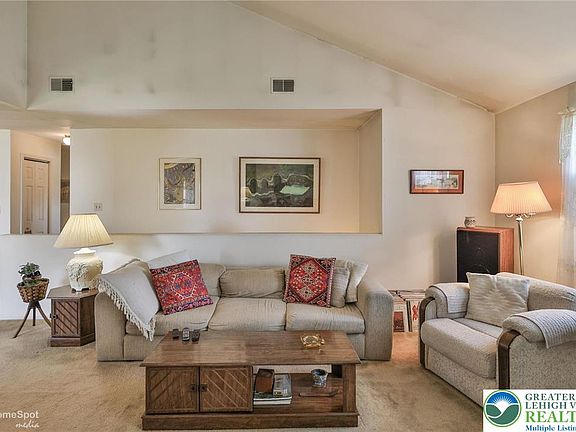 5th image of 102 Drift Ct #B