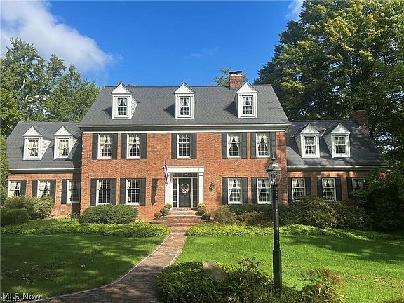 3rd image of 9230 Amber Wood Dr