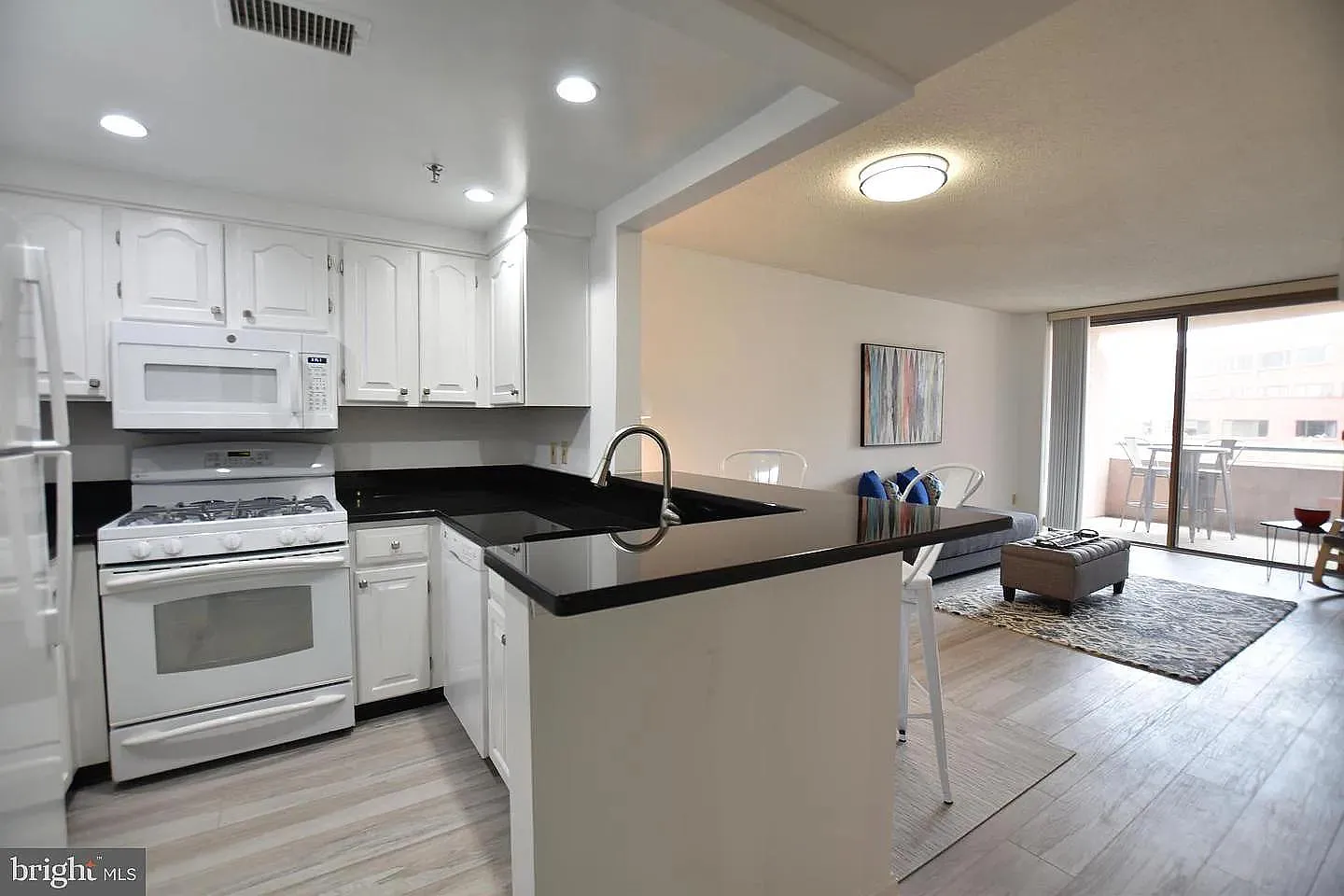 1 bed, 664 sqft, $2,350 — Photo 4