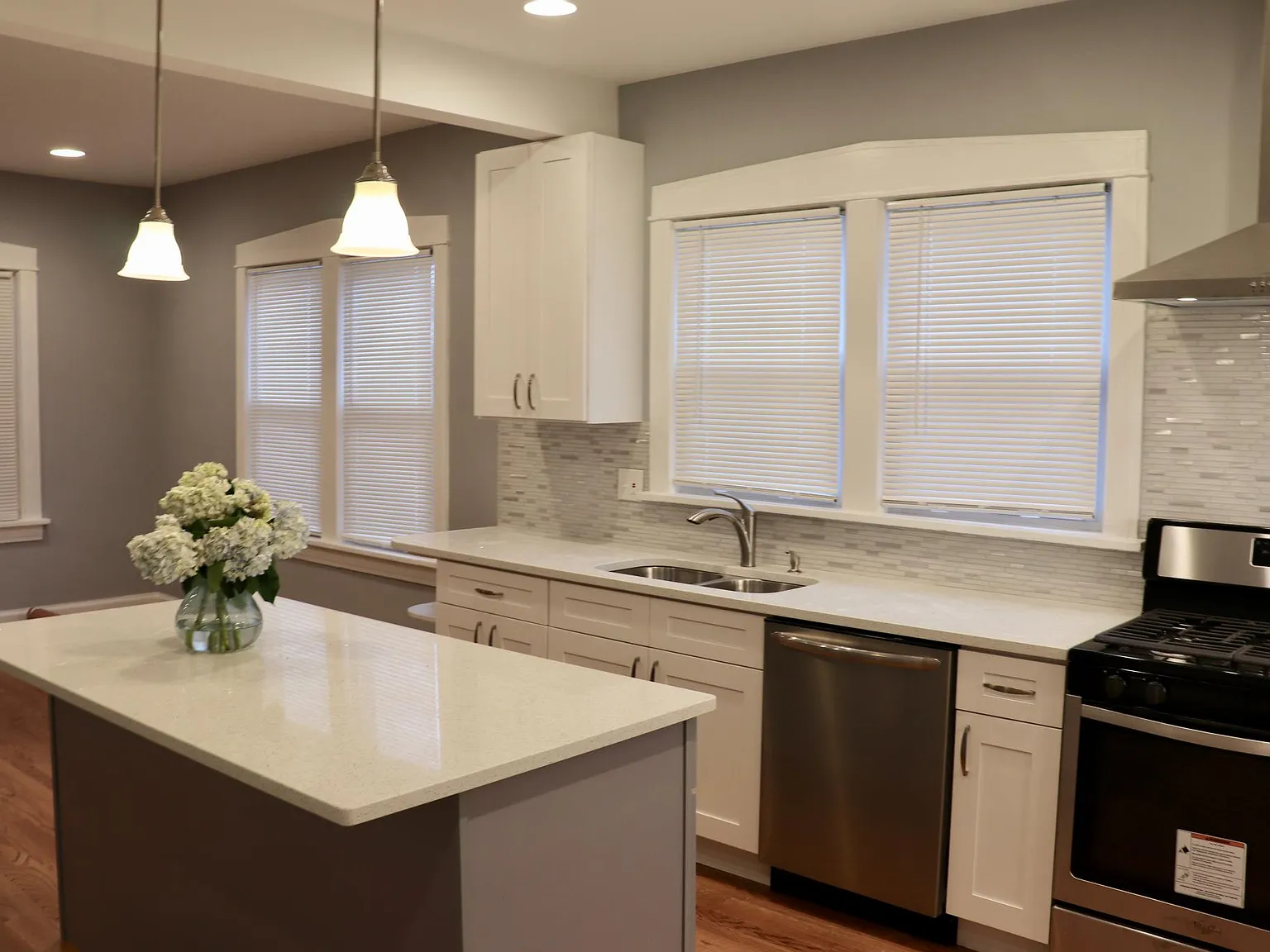 2 bed, 1844 sqft, $2,725 — Photo 2