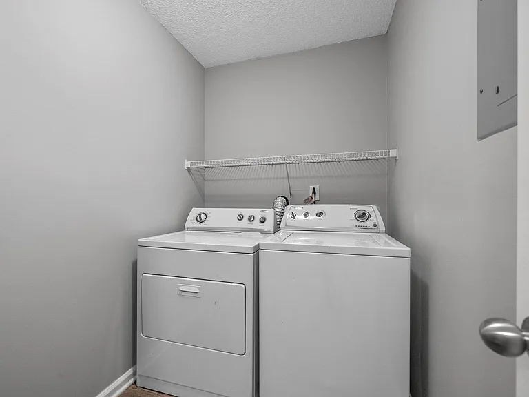 Parkway Pl - 1237 — Photo 14
