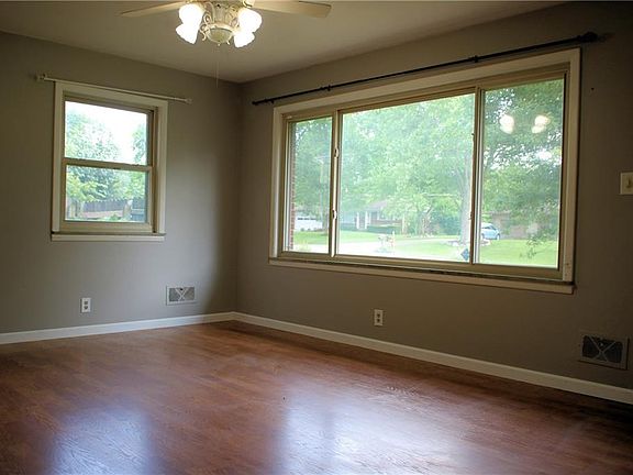 2nd image of 2438 Tulip Dr