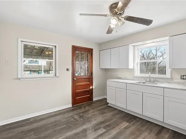 1865 Montour Street Ext #1, Coraopolis, PA 15108