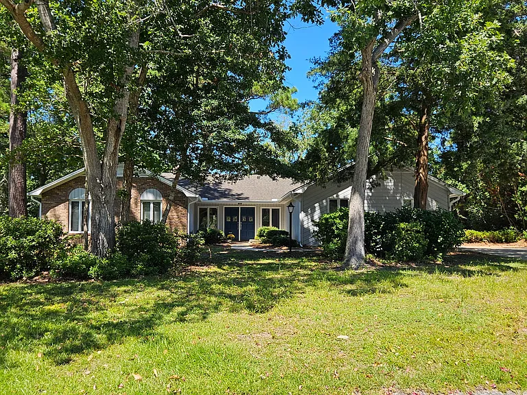 1640 Carriage Pl SW — Photo 3