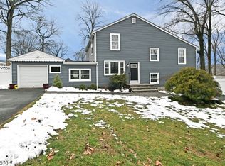 42 Rosslee Ave, North Haledon, NJ 07508