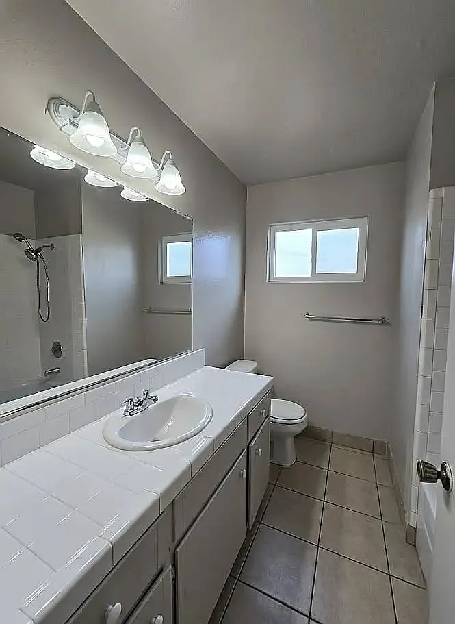 2 bed, 700 sqft, $1,295 — Photo 4
