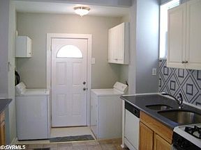 4th image of 12 E 32nd St