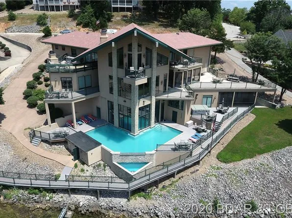 1145 Beacon Point Cir, Lake Ozark, MO 65049