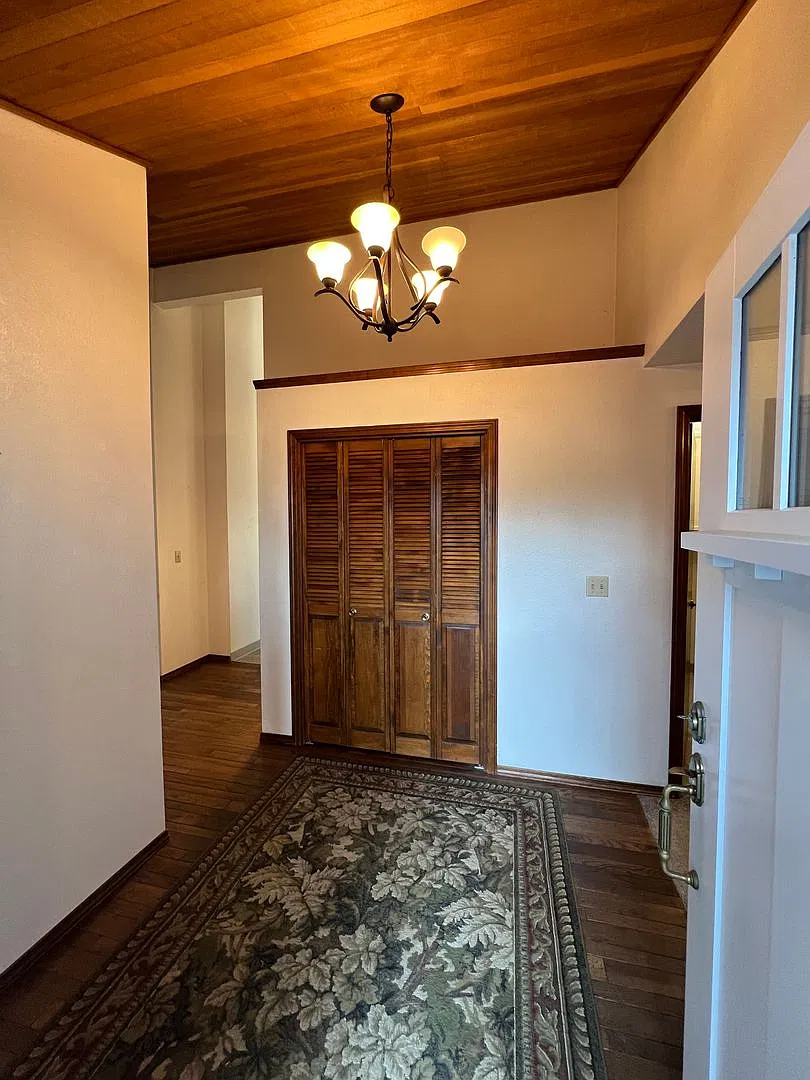 Beautiful Single Level Home in Mapletree for Rent on a HUGE Lot - 10006 NE 67th St — Photo 3