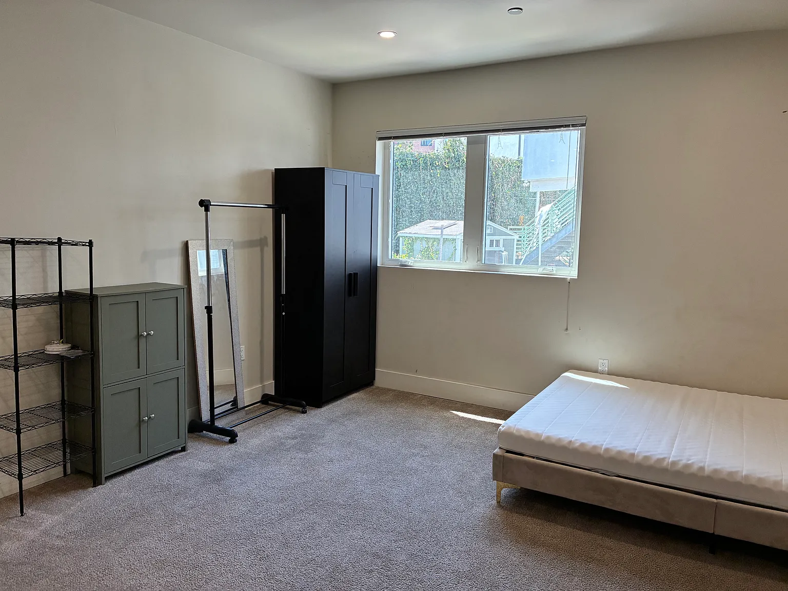 Studio, 250 sqft, $1,600 — Photo 2