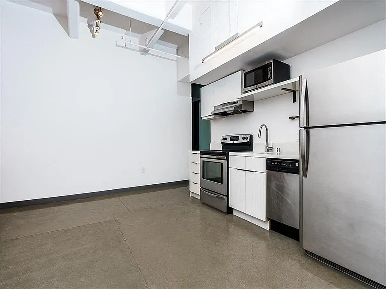 The Broadway Lofts — Photo 22