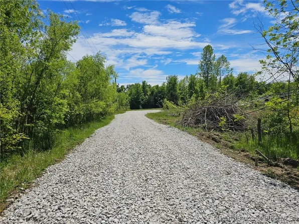 10213 Campbell Road, Charlestown, IN 47111