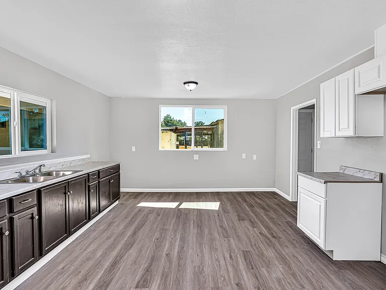 25752 Ellis St — Photo 20