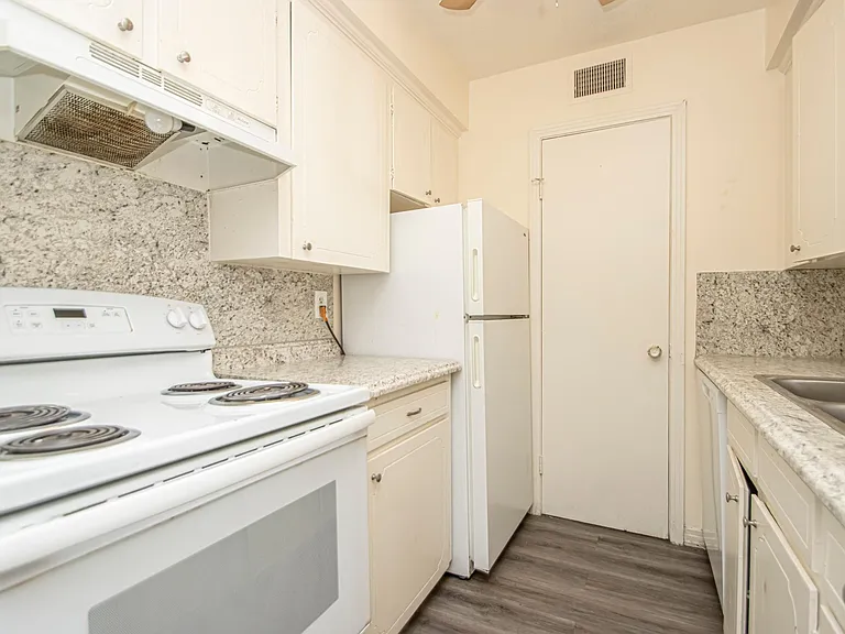 515 Brookside Dr #4 — Photo 5