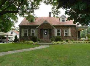 314 E University St, Livingston, TN 38570
