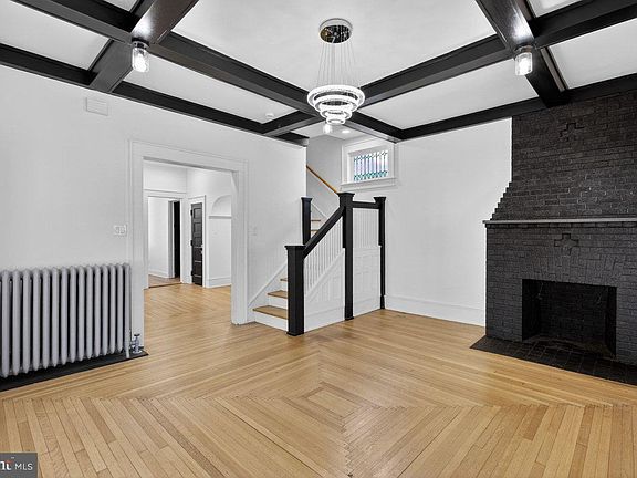 3rd image of 302 Bellevue Ave
