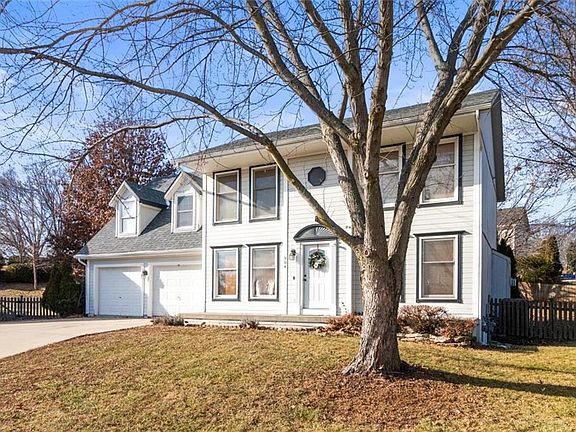 3rd image of 904 Paw Paw Ln