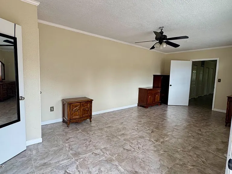5557 Floral Ave — Photo 7