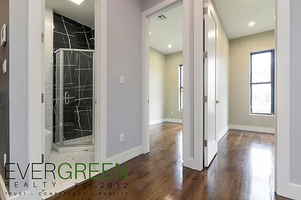 Rented by Evergreen Apartments BK | media 4