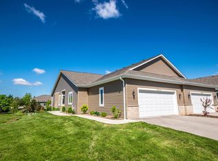 W206N16135 Stonebrook Dr, Jackson, WI 53037