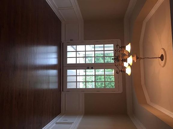 4th image of 1037 Fountain Lakes Ct