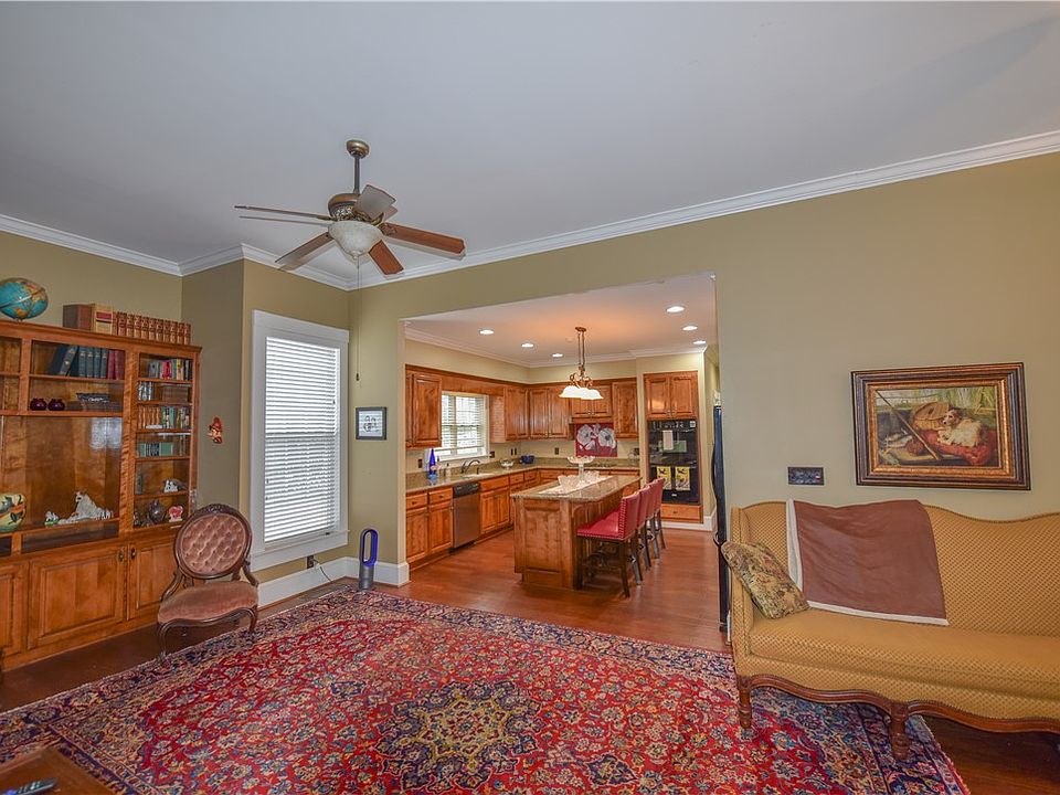 19th image of 507 N Main St