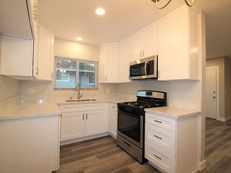 FOOTHILL VILLAGE — Photo 91