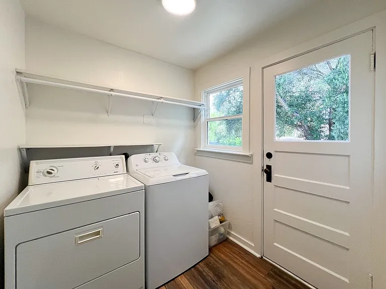 934 Clinton St — Photo 24