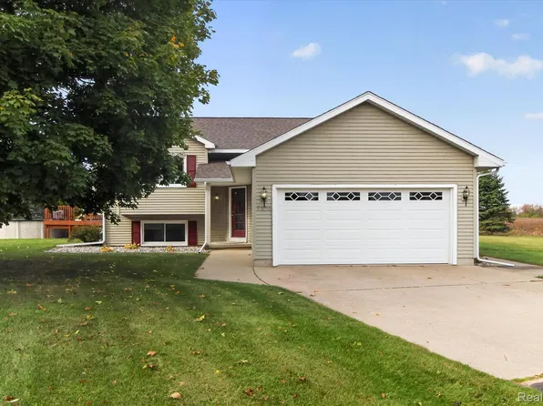 7379 Hospital Rd, Freeland, MI 48623