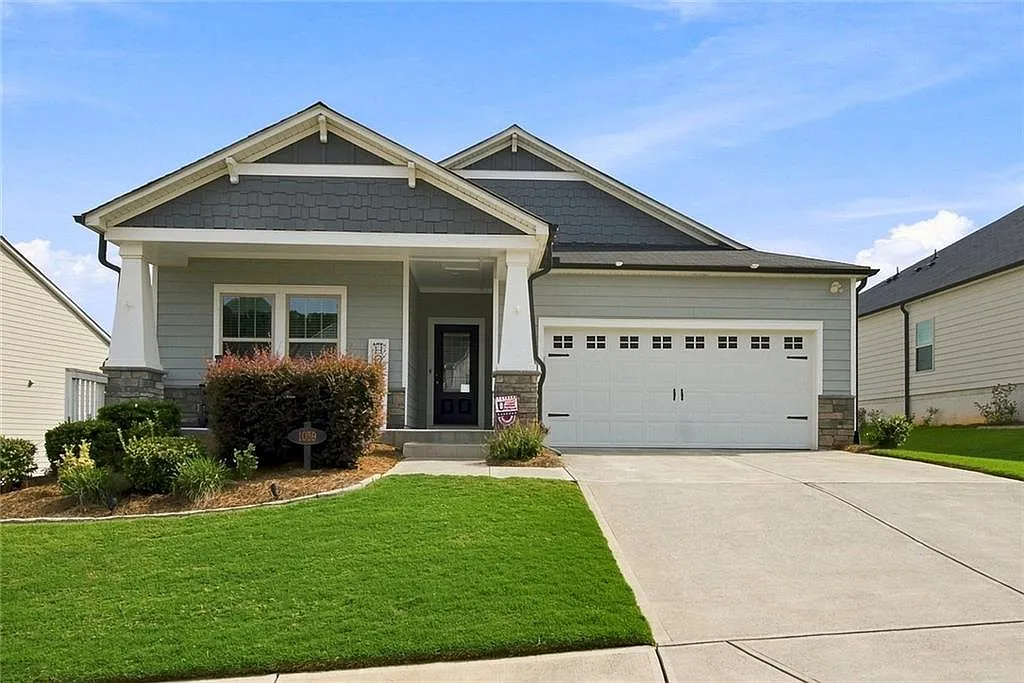 3 bed, 2.0 bath, 1656 sqft, $2,300 — Photo 1