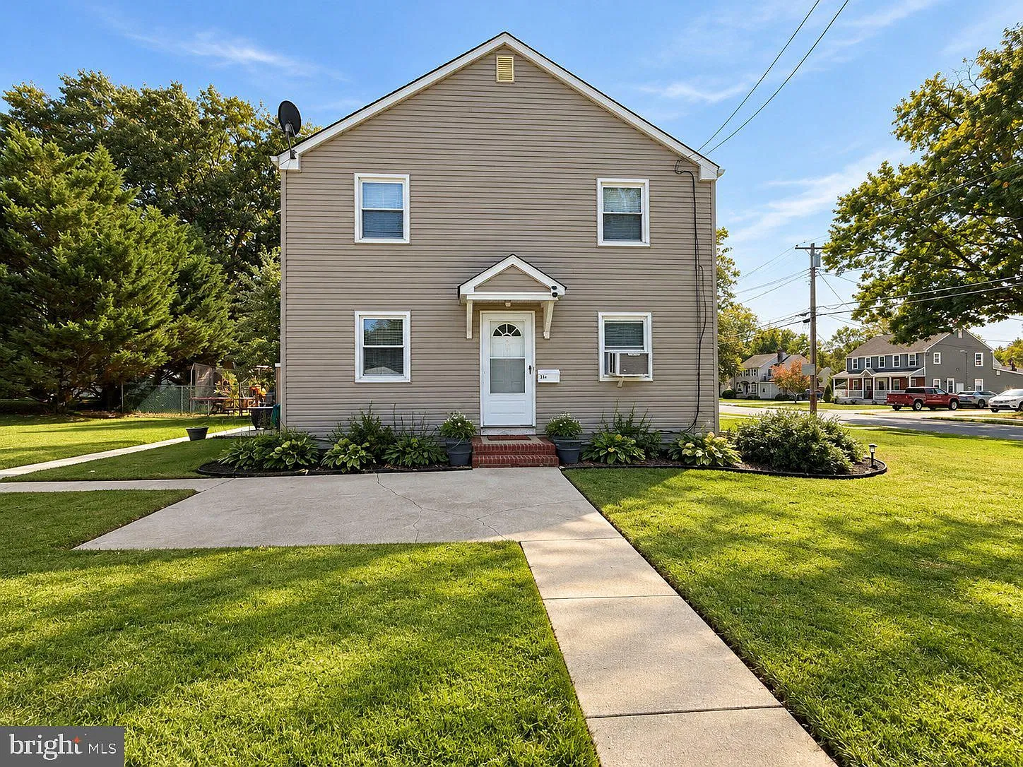 2 bed, 1.0 bath, 868 sqft, $1,750 — Photo 1