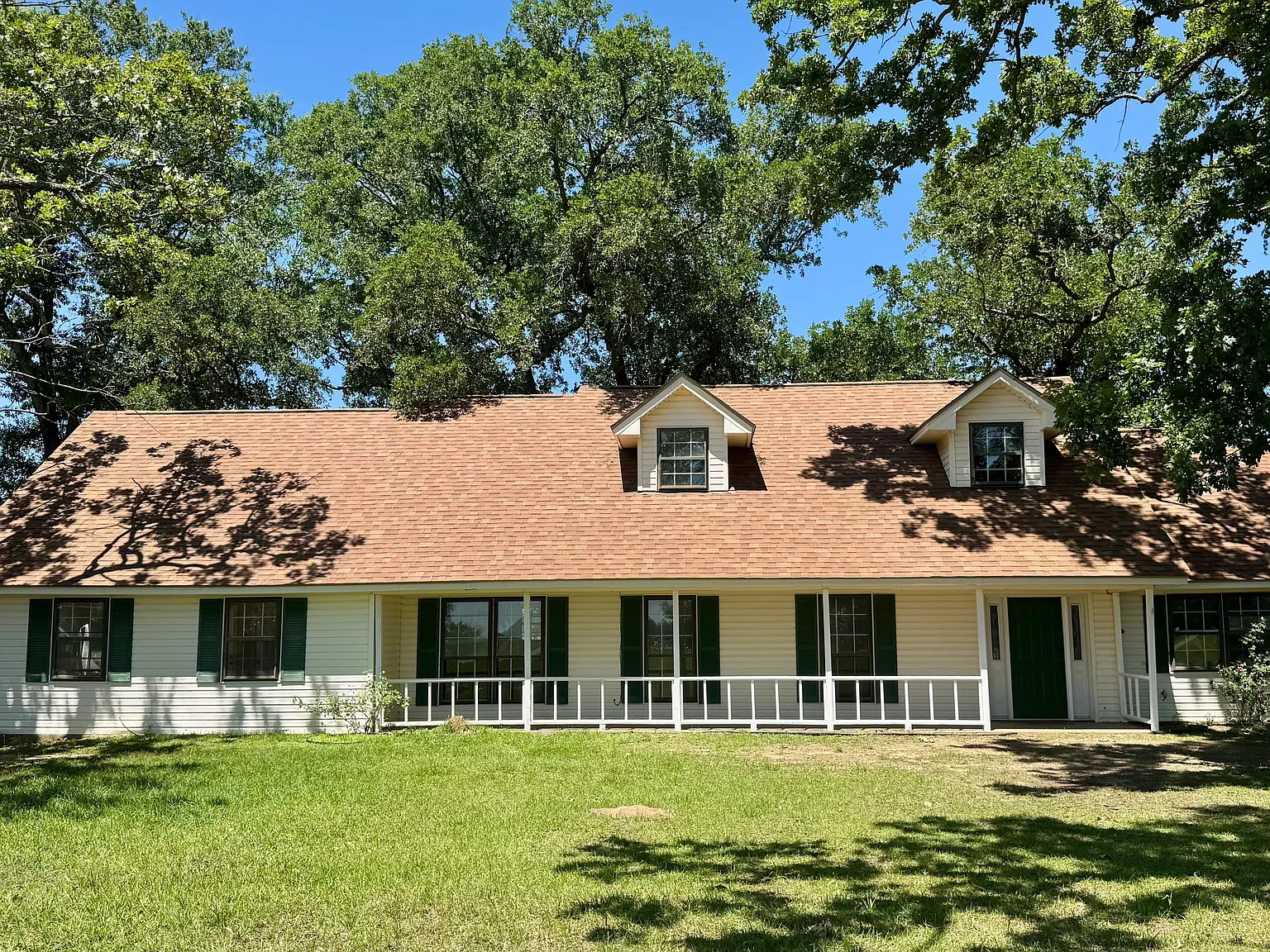 4 bed, 2.5 bath, 2296 sqft, $1,775 — Photo 1