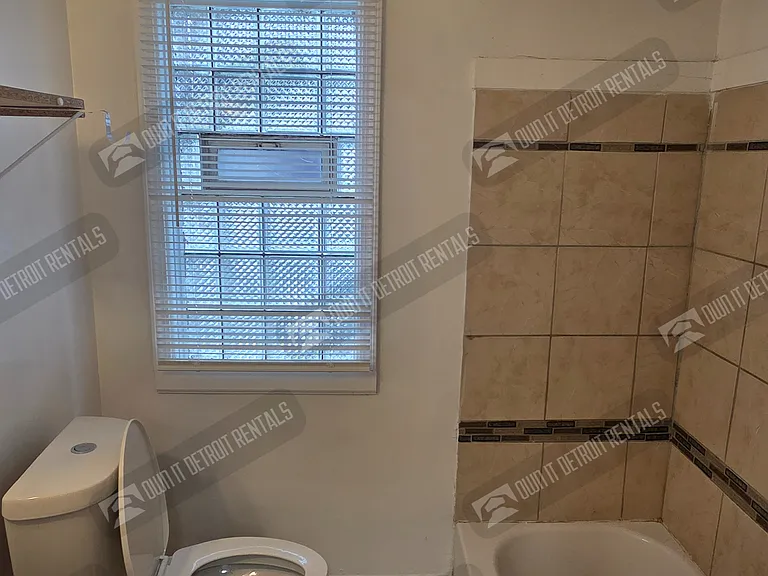 11781 Kilbourne St — Photo 17