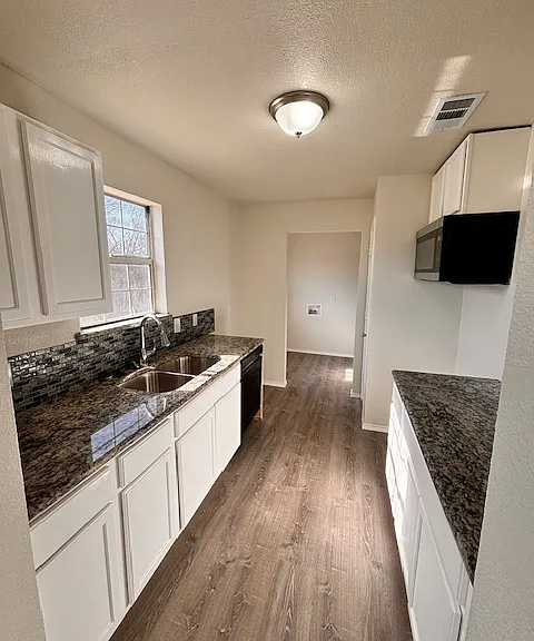 1011 S Sherman St — Photo 13