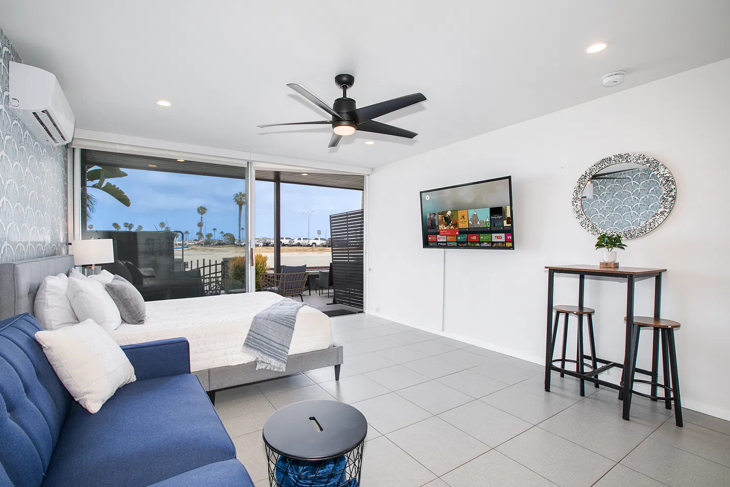 Studio, 600 sqft, $4,000 — Photo 1