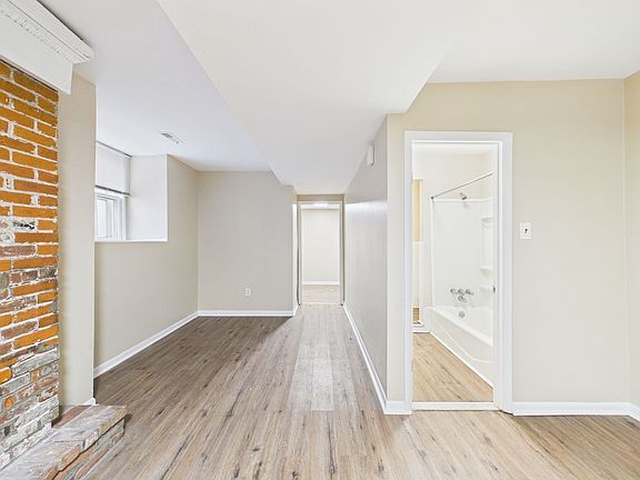 3rd image of 900 Spruce St APT 1G