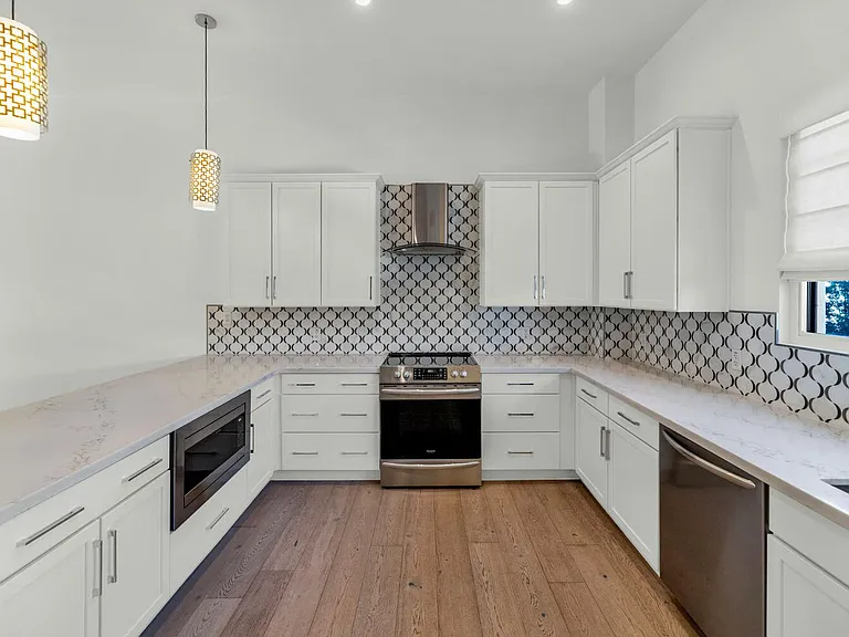 4438 N 27th St #26 — Photo 8