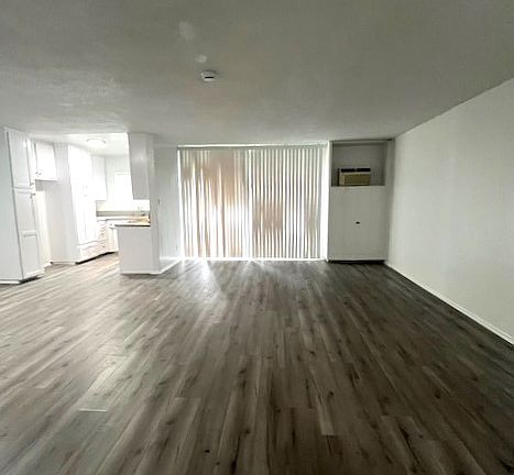 3rd image of 8558 Holloway Dr APT 102B