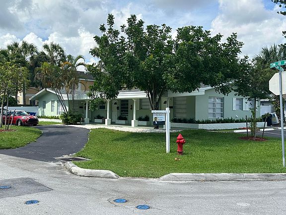 2nd image of 425 SW 18TH Avenue