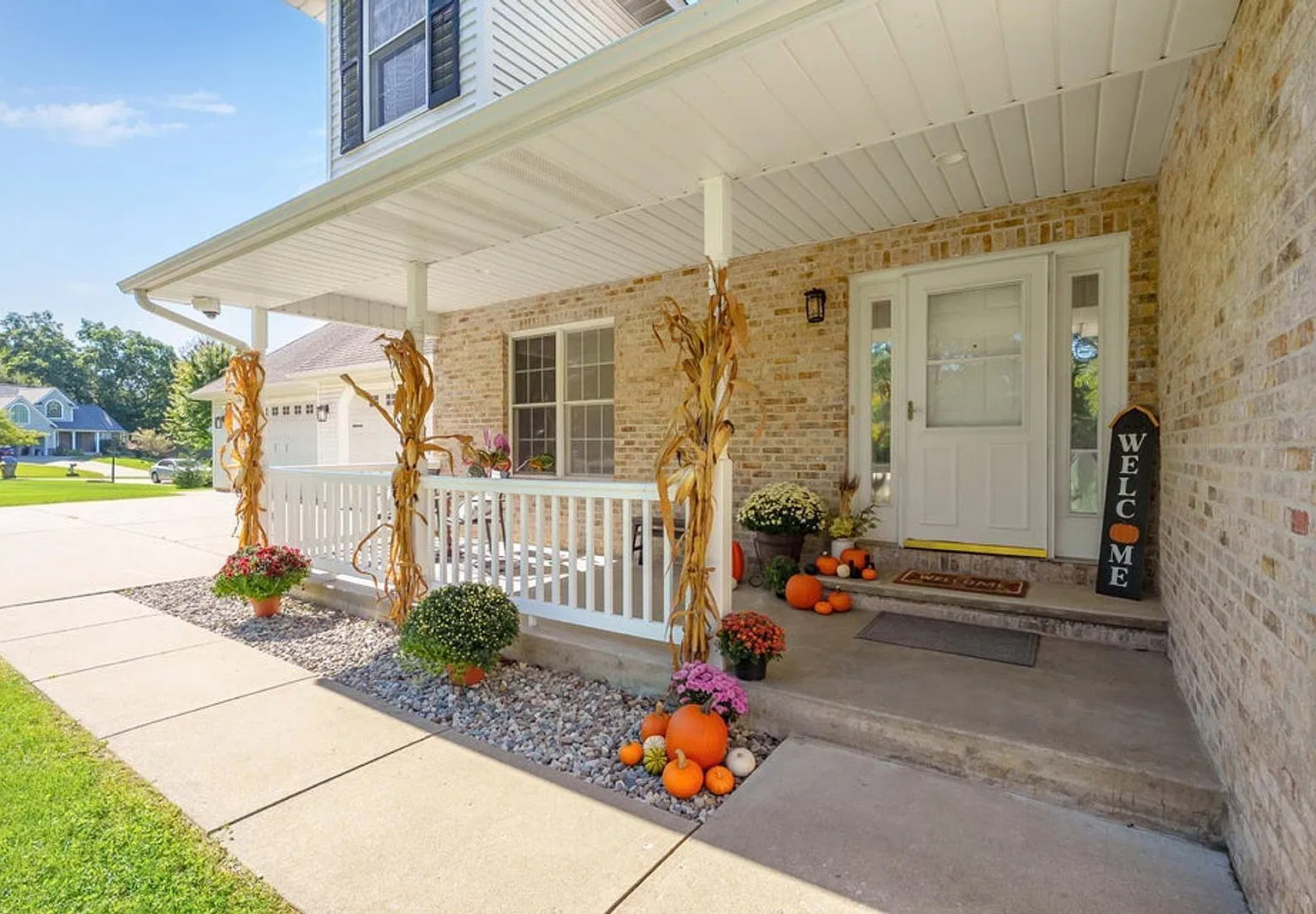 6 bed, 5.0 bath, 4042 sqft, $3,200 — Photo 3