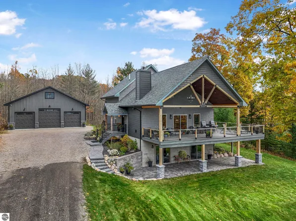 5242 W Big Sky Trl, Cadillac, MI 49601