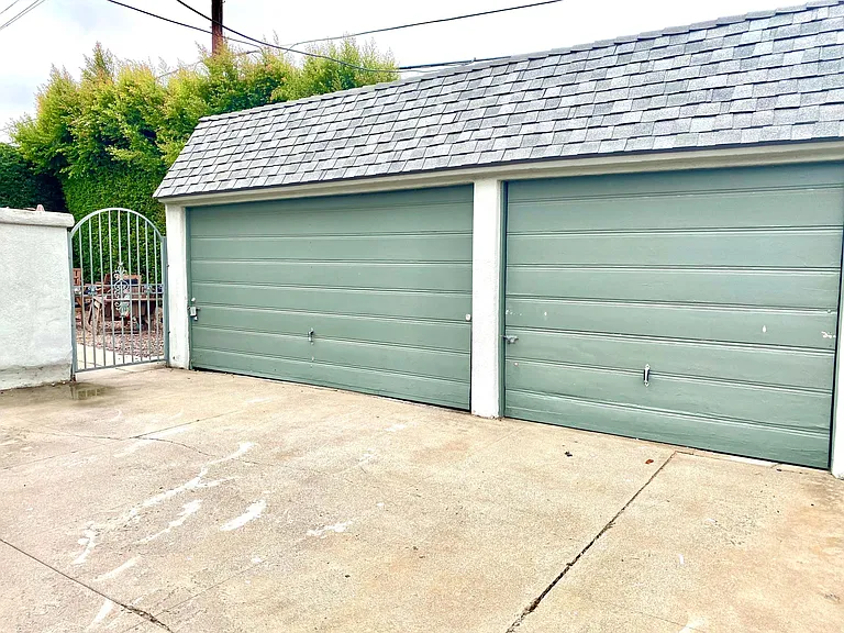 garage spot on right