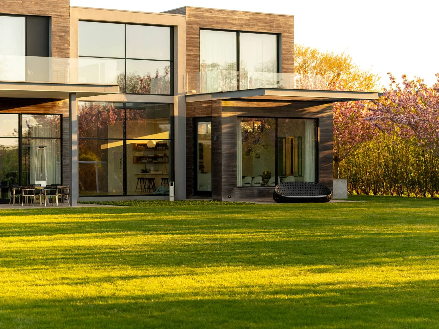 Spectacular Modern Gem Close to Ocean — Photo 3